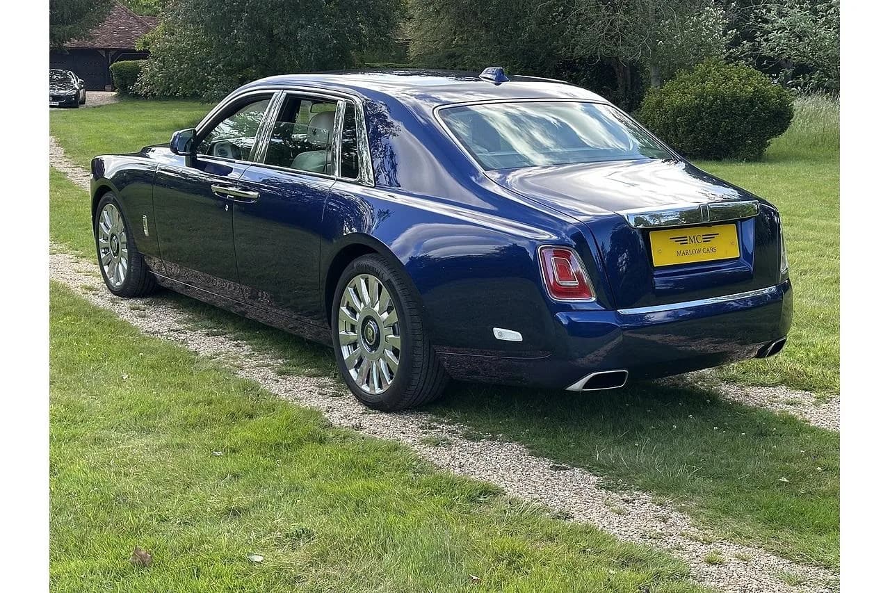 Rolls - Royce Phantom V12 - Thumbnail 8