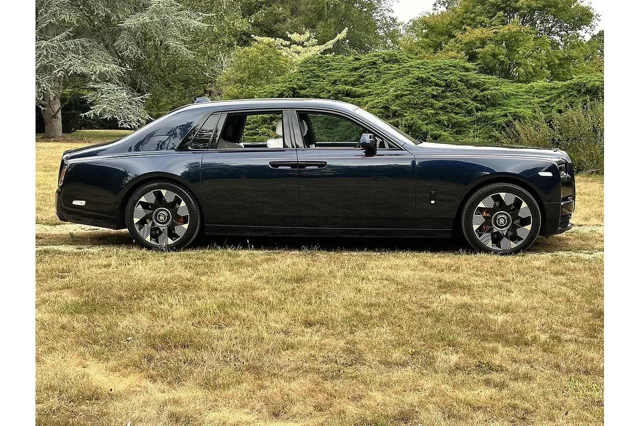 2025 Rolls - Royce Phantom V12 - Thumbnail 4