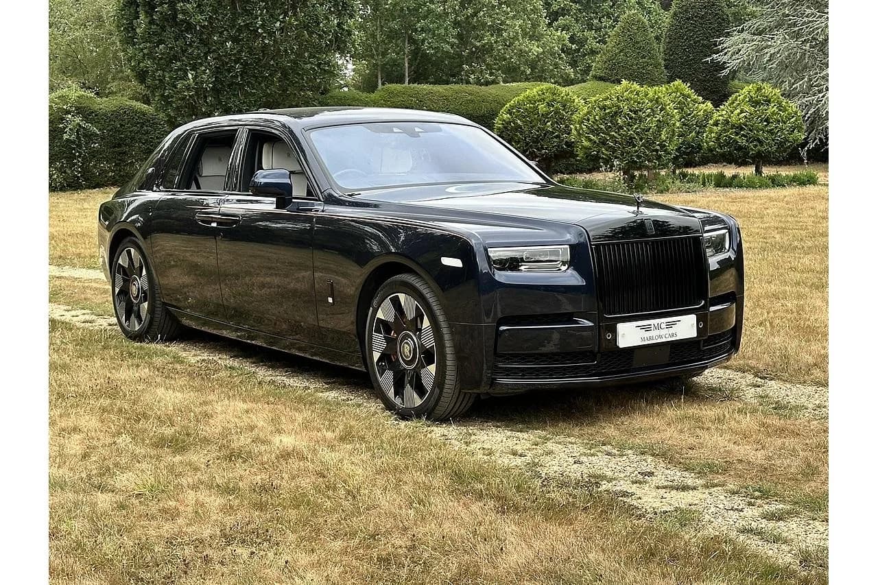 2025 Rolls - Royce Phantom V12