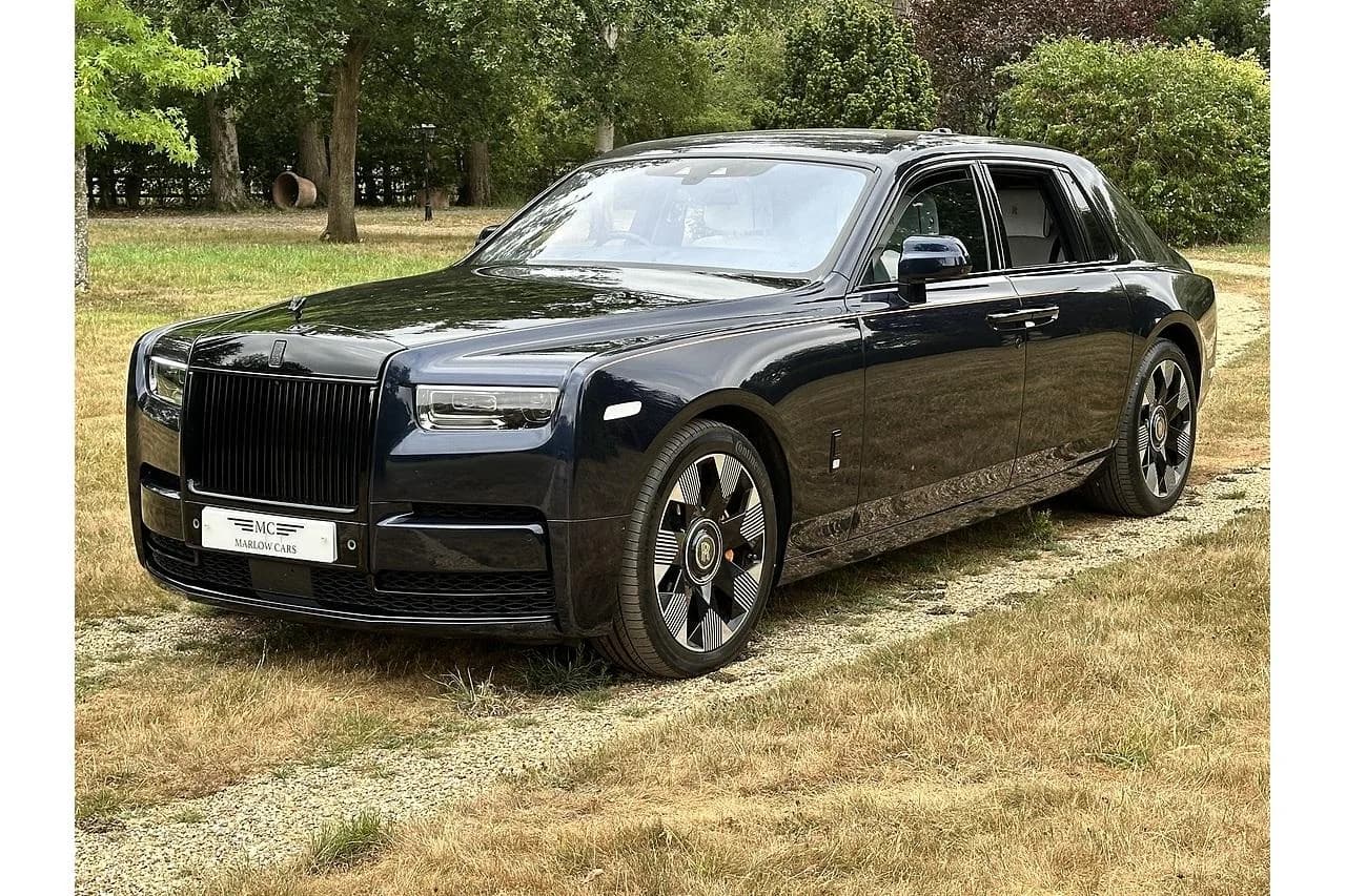 2025 Rolls - Royce Phantom V12 - Thumbnail 2