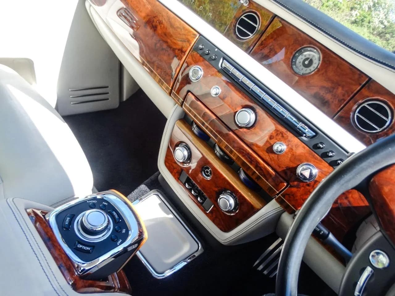 2013 Rolls - Royce 6.7 V12 Saloon 4dr Petrol Auto Euro 5 (453 bhp) - Thumbnail 6