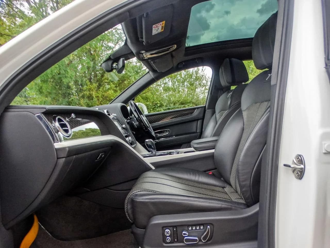 2020 Bentley 4.0 V8 Auto 4WD Euro 6 (s/s) 5dr - Thumbnail 3