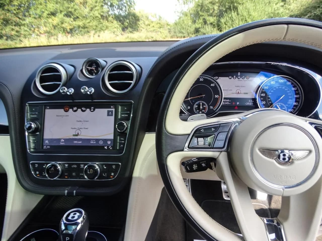 2017 Bentley 4.0d V8 SUV 5dr Diesel Auto 4WD Euro 6 (s/s) (435 ps) - Thumbnail 8