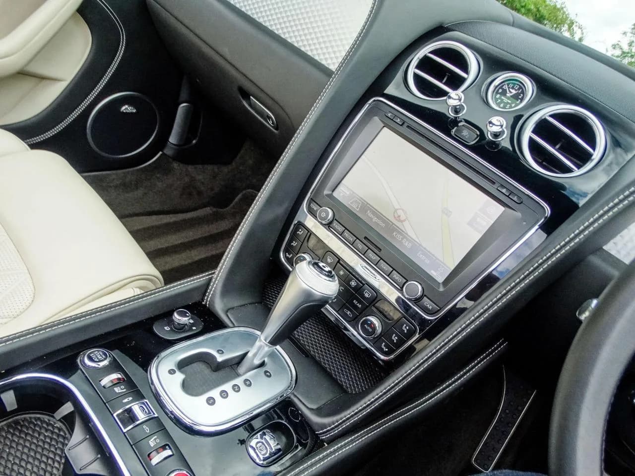 2012 Bentley 6.0 FlexFuel GTC Convertible 2dr Bi Fuel Auto 6Spd 4WD Euro 5 (575 ps) - Thumbnail 6