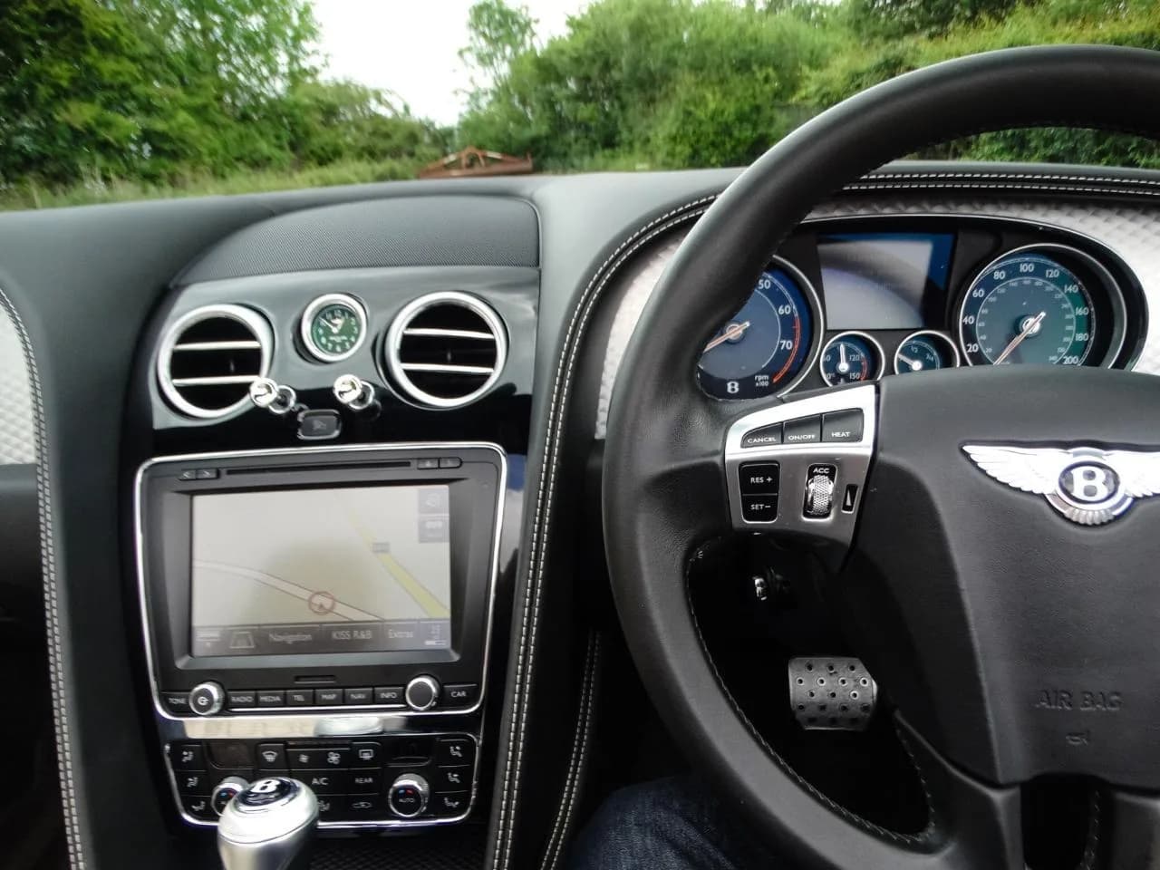 2012 Bentley 6.0 FlexFuel GTC Convertible 2dr Bi Fuel Auto 6Spd 4WD Euro 5 (575 ps) - Thumbnail 8