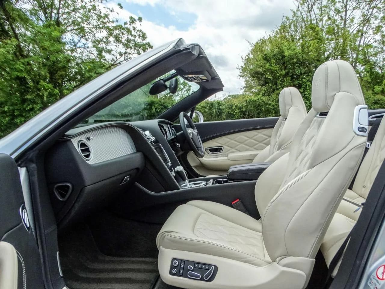 2012 Bentley 6.0 FlexFuel GTC Convertible 2dr Bi Fuel Auto 6Spd 4WD Euro 5 (575 ps) - Thumbnail 3