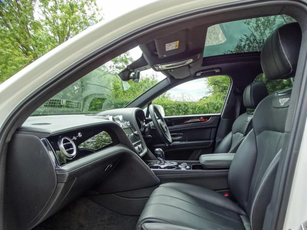 2018 Bentley 4.0d V8 SUV 5dr Diesel Auto 4WD Euro 6 (s/s) (435 ps) - Thumbnail 3