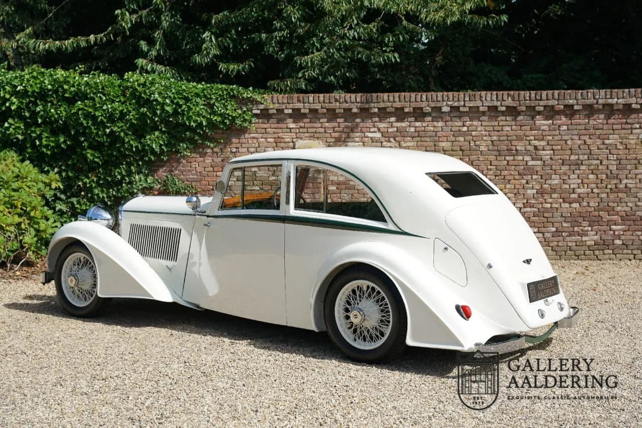 1933 Bentley 3&frac12; litre &ldquo;Streamline&rdquo; by Park Ward &amp; Co - Thumbnail 2