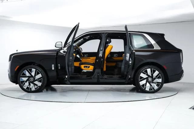 2025 Rolls - Royce Cullinan - Thumbnail 3