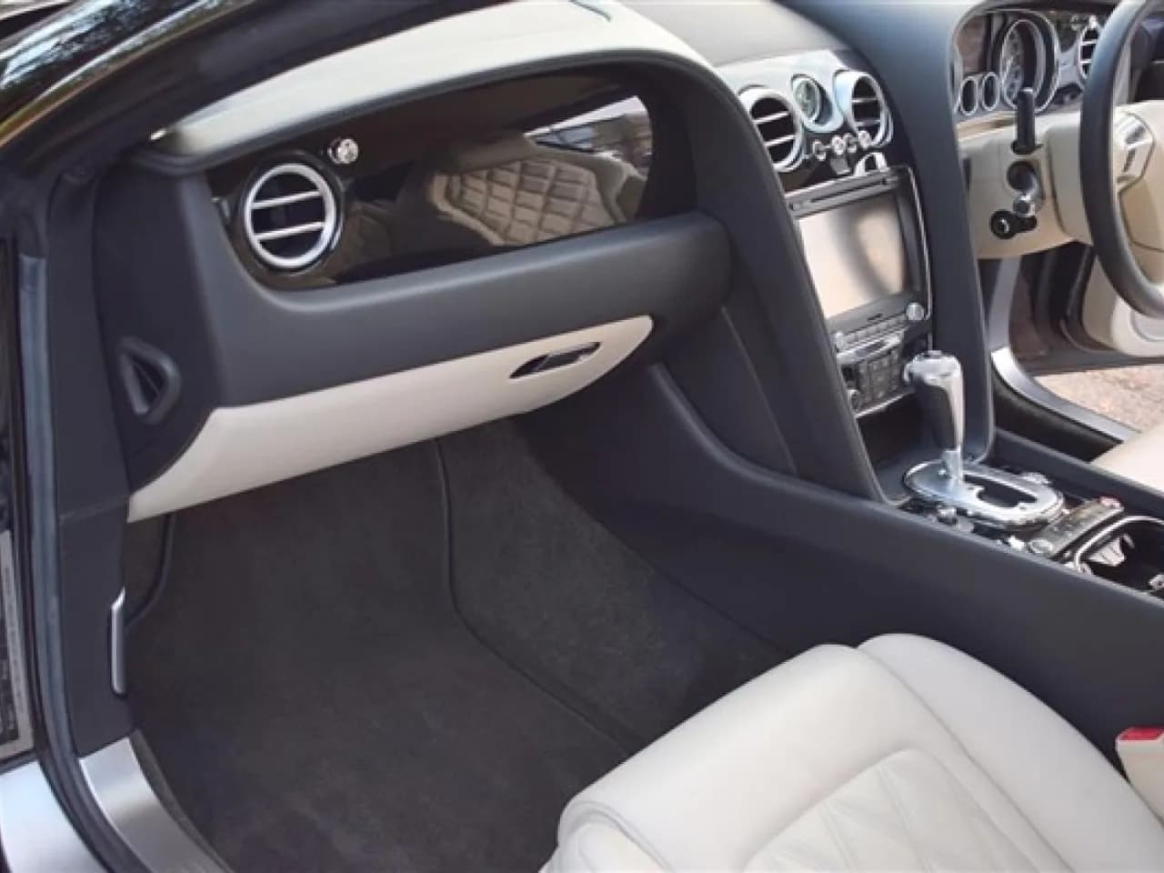 2015 Bentley Continental GT - Thumbnail 3