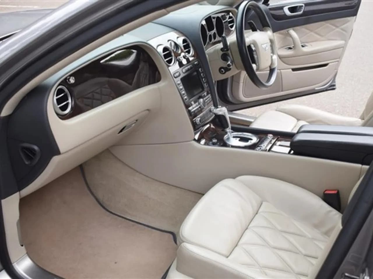 2008 Bentley Flying Spur - Thumbnail 4