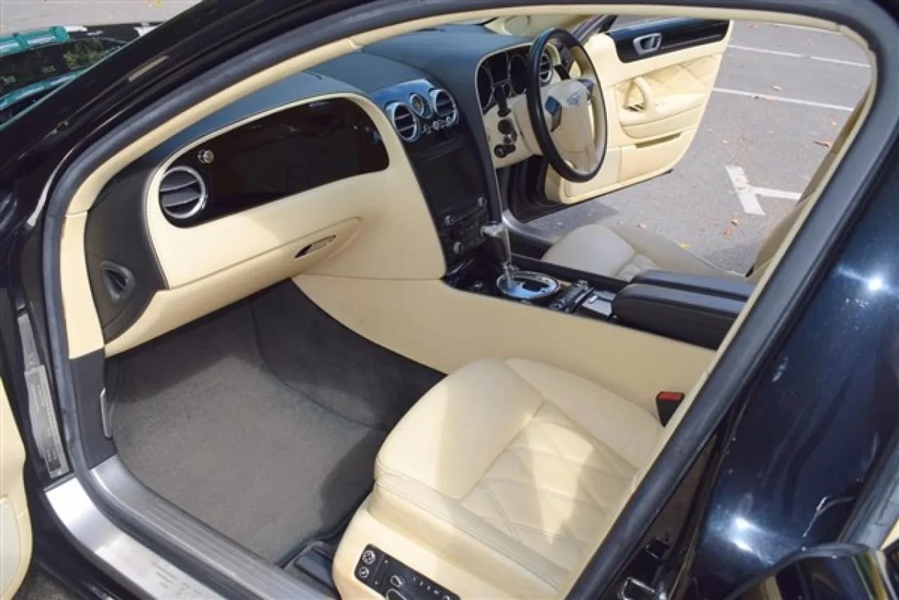2011 Bentley Flying Spur Mulliner - Thumbnail 3